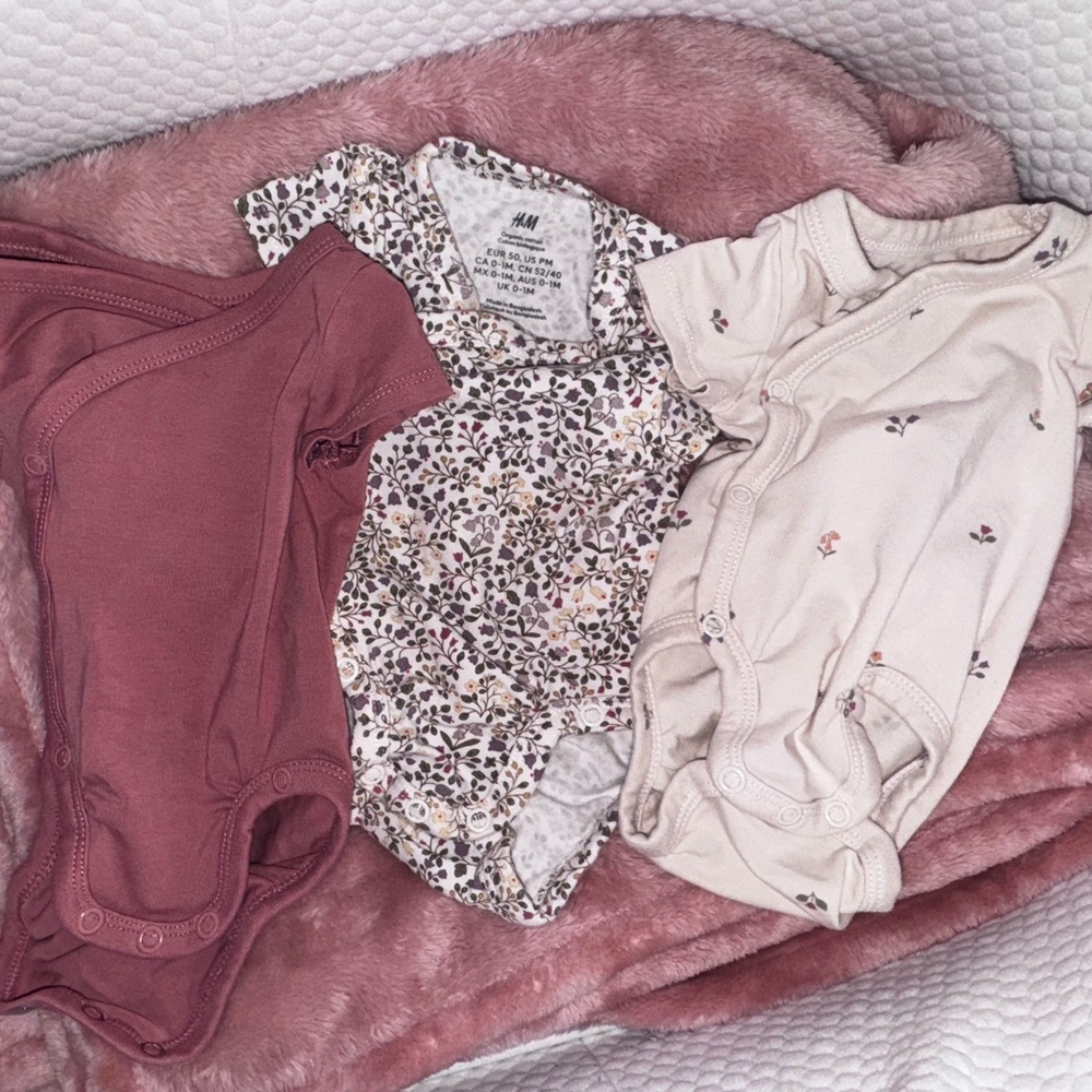 H&M Baby Bodysuit Trio - Floral and Solid